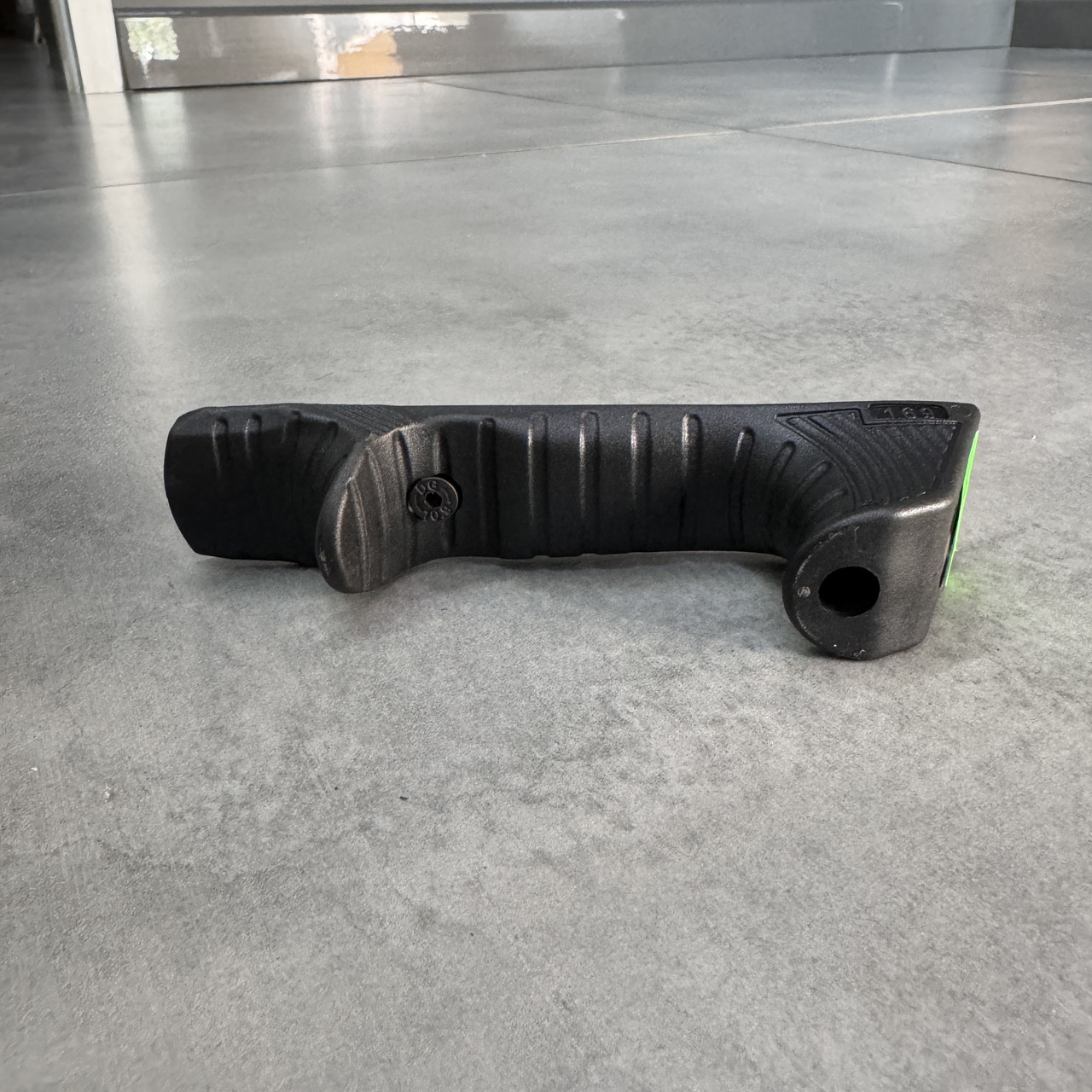 Рукоятка переноса огня DLG TACTICAL (DLG-169), Черная, горизонтальная, на M-LOK, с гнездом для QD-антабки фото 5