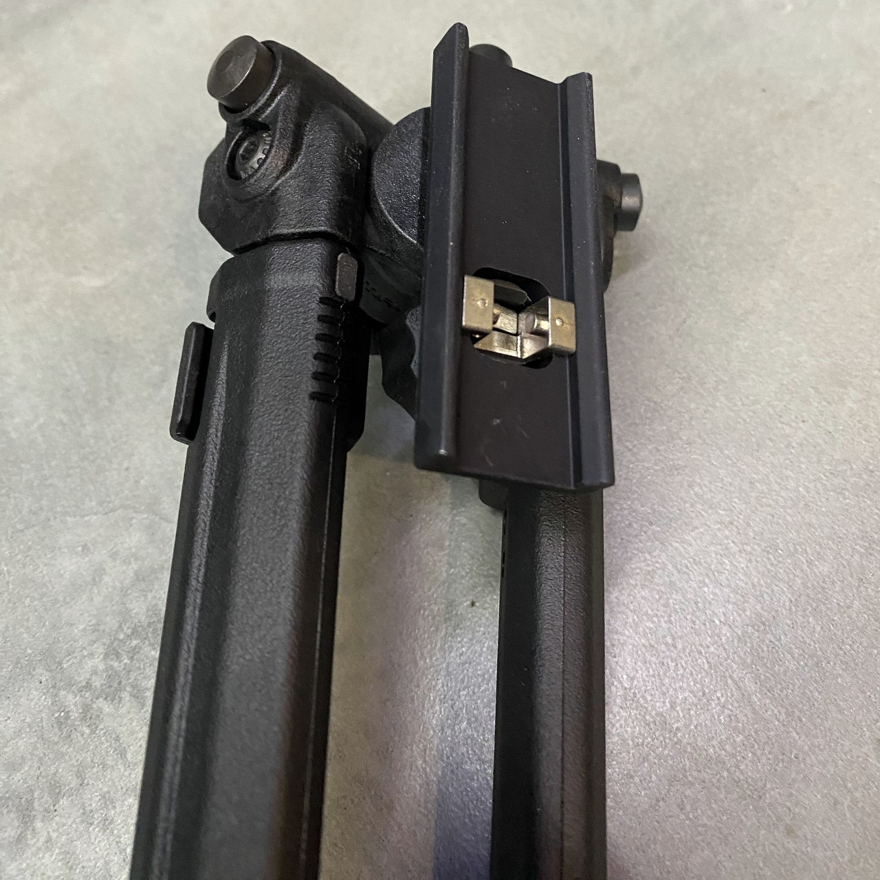 Сошки Magpul Bipod Sling Stud QD, цвет Черный, база крепления на антабку, MAG1075-BLK фото 6