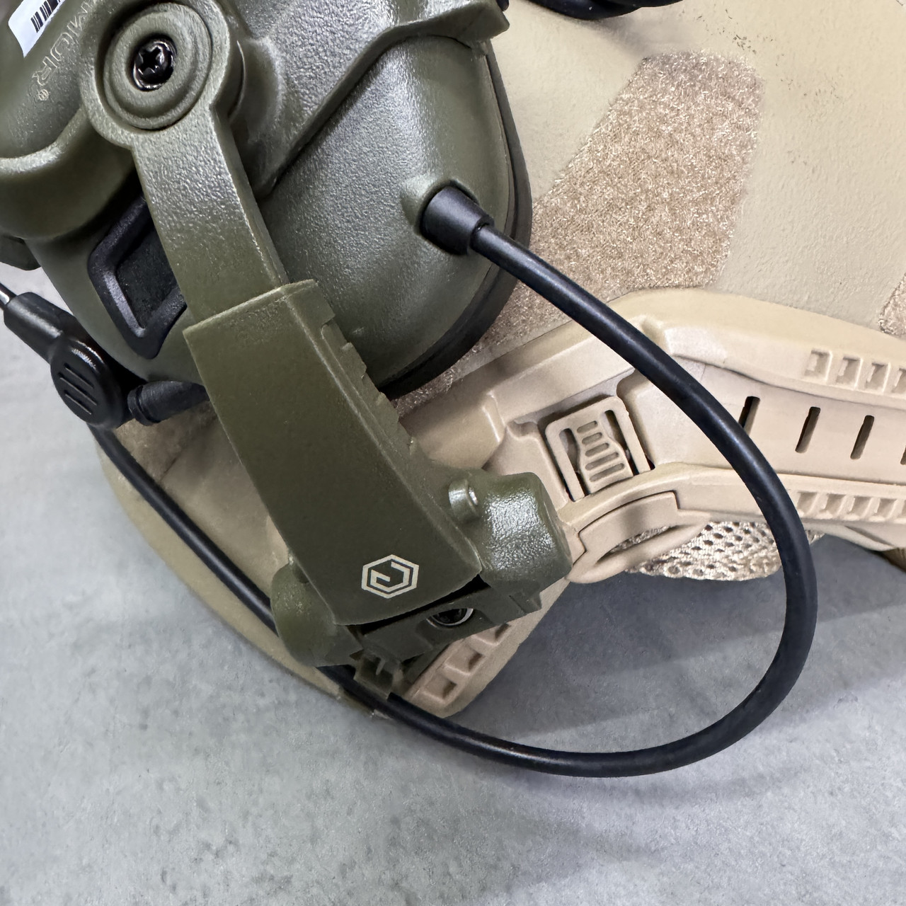 Наушники тактические Earmor M32X Mark3, активные, с креплением на шлем и съёмным микрофоном, цвет Олива фото 4