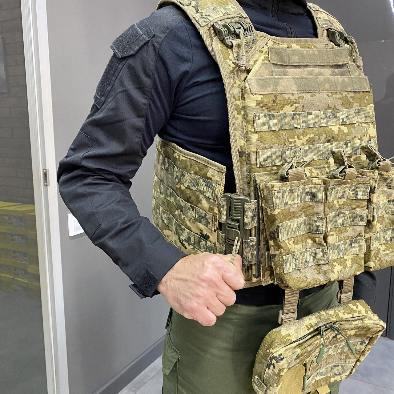 Плитоноска с подсумками и напашником, двойной быстрый сброс, с камербандами, Украинский Пиксель, MOLLE фото 3