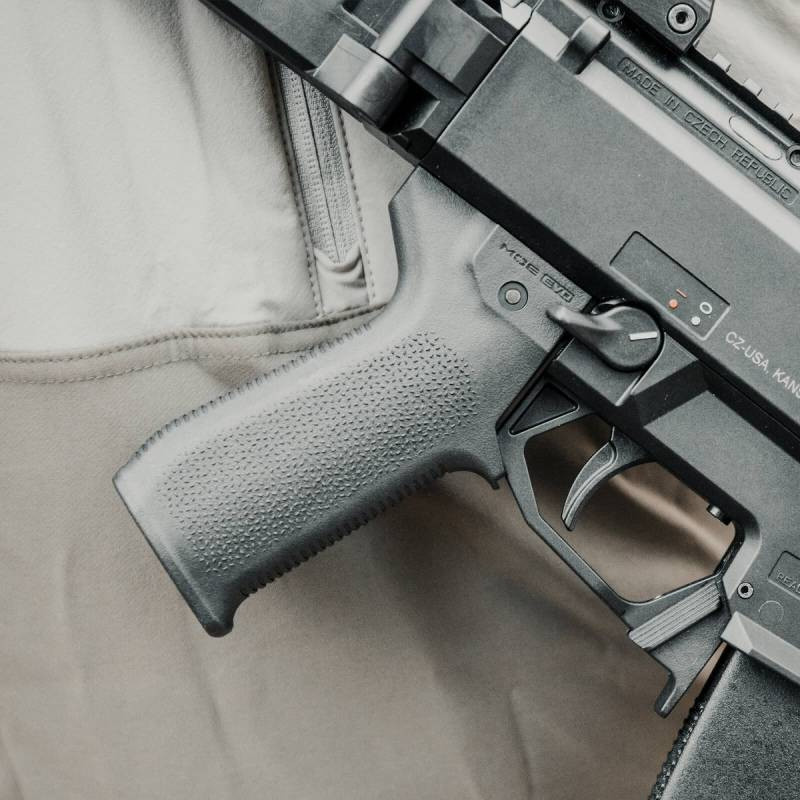 Пистолетная рукоять Magpul MOE EVO Grip MAG1005-BLK для CZ Scorpion EVO 3 фото 4