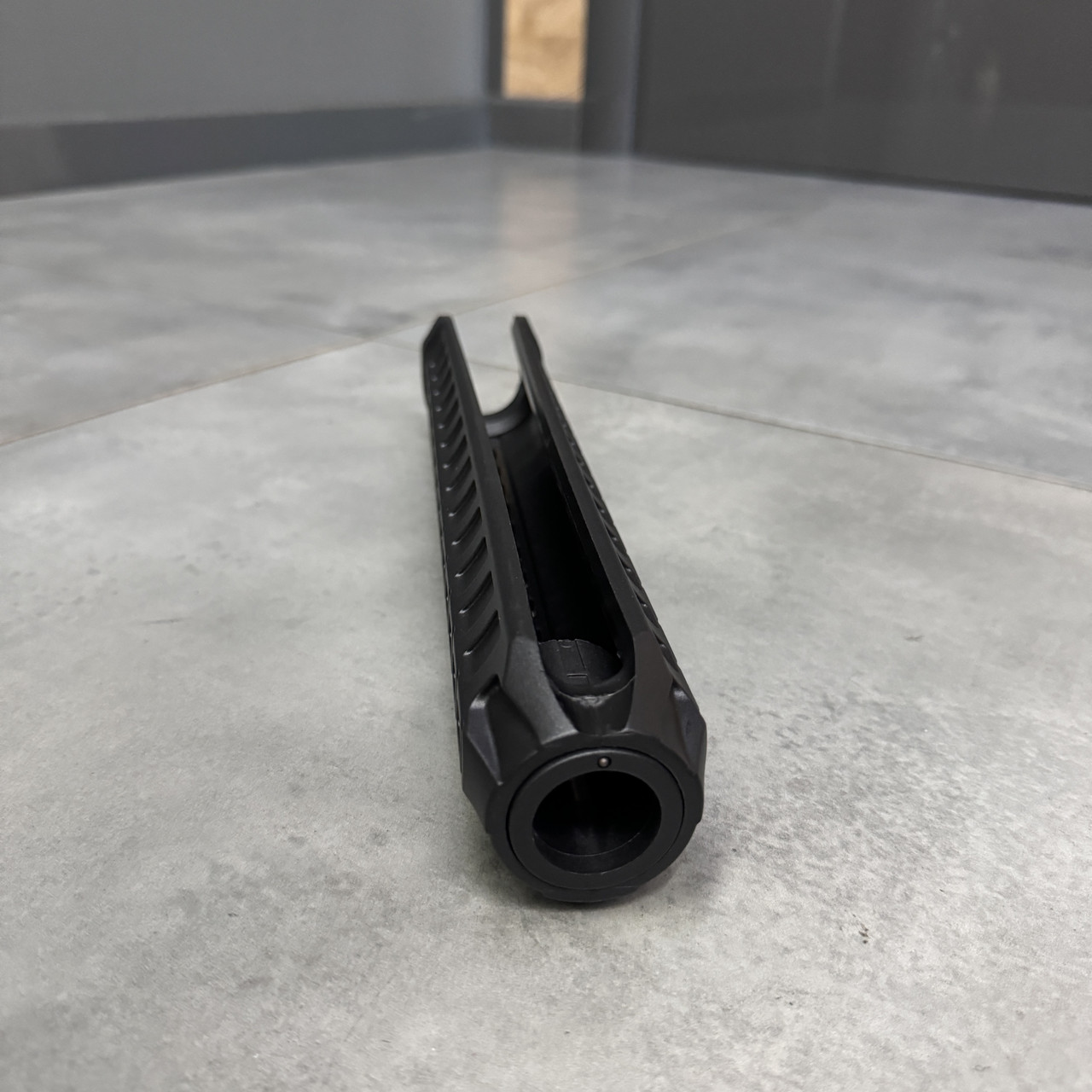Цевье для BAIKAL MP-153/133, DLG Tactical DLG-029, цвет Черный, полимерное с гнездами под M-LOK фото 2
