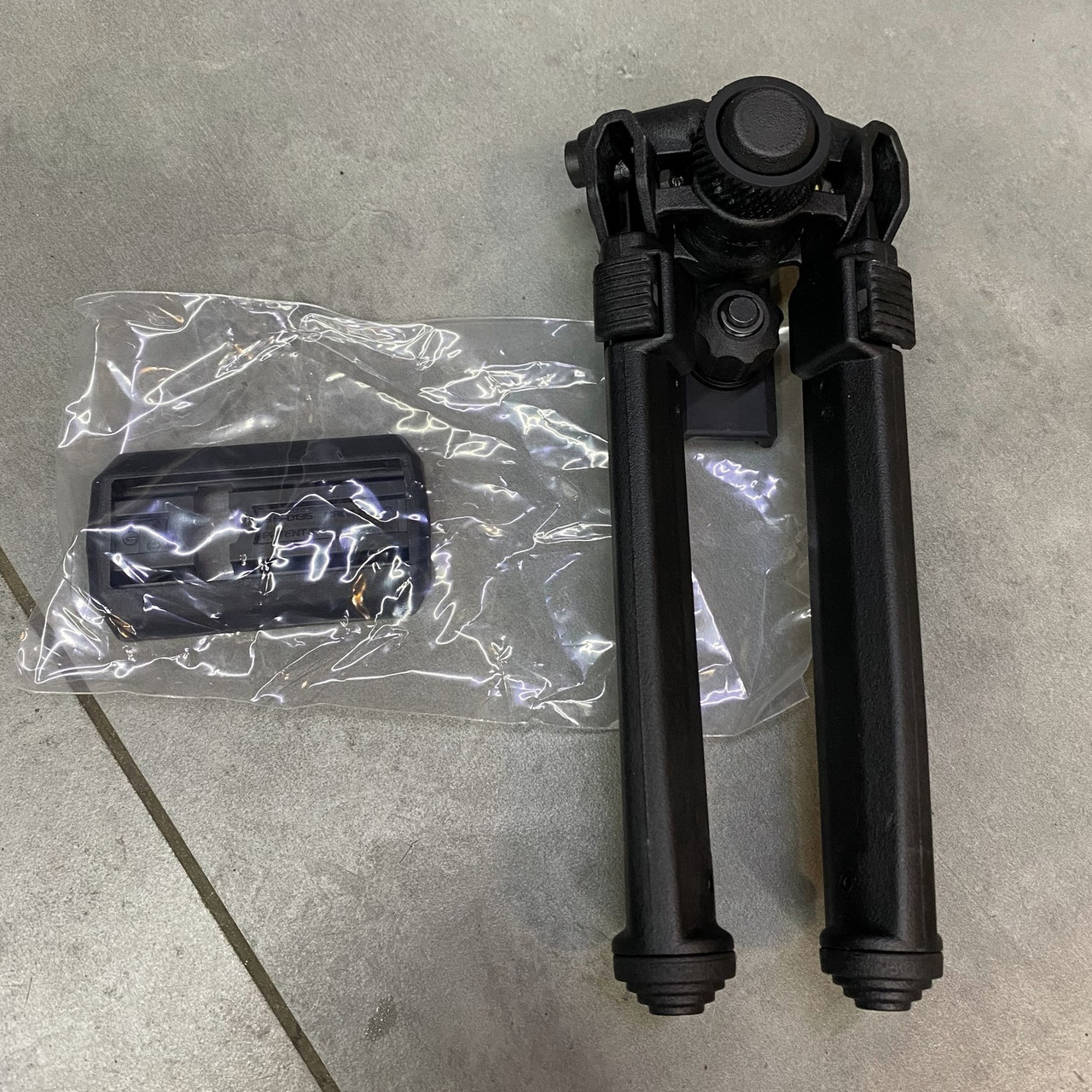 Сошки Magpul Bipod Sling Stud QD, цвет Черный, база крепления на антабку, MAG1075-BLK фото 2