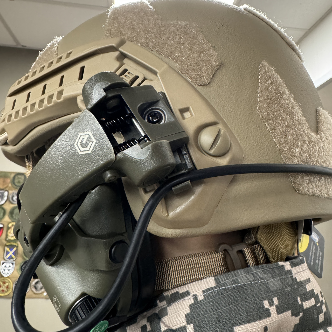 Наушники тактические Earmor M32X Mark3, активные, с креплением на шлем и съёмным микрофоном, цвет Олива фото 7