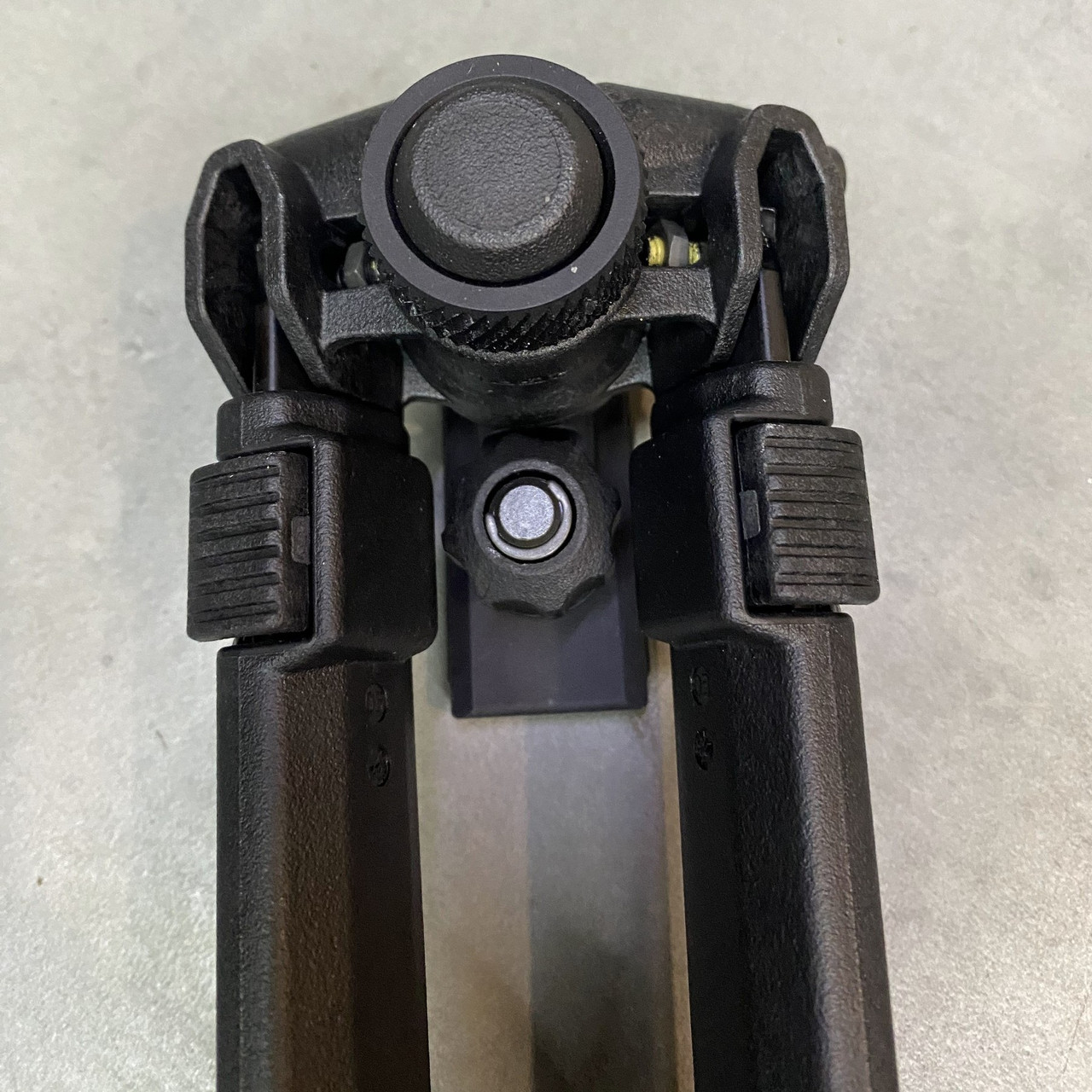 Сошки Magpul Bipod Sling Stud QD, цвет Черный, база крепления на антабку, MAG1075-BLK фото 5