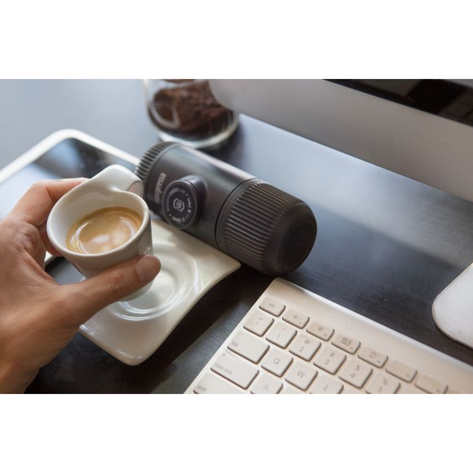 Портативна еспресо-кавоварка Wacaco Nanopresso сіра з чохлом фото 7