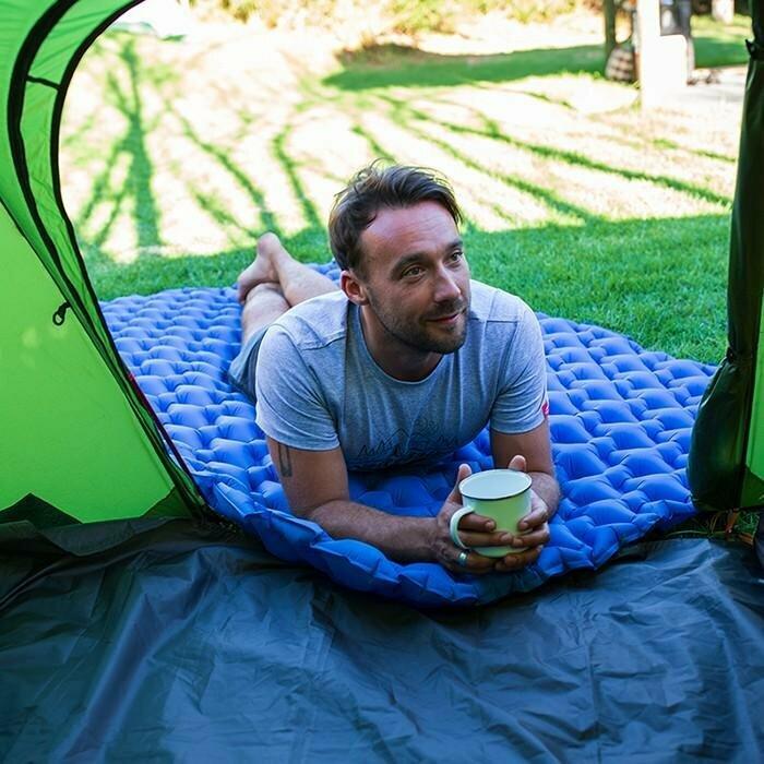 Килимок надувний двомісний з надувним мішком Naturehike FC-11 NH19Z055-P, 65мм, блакитний фото 3