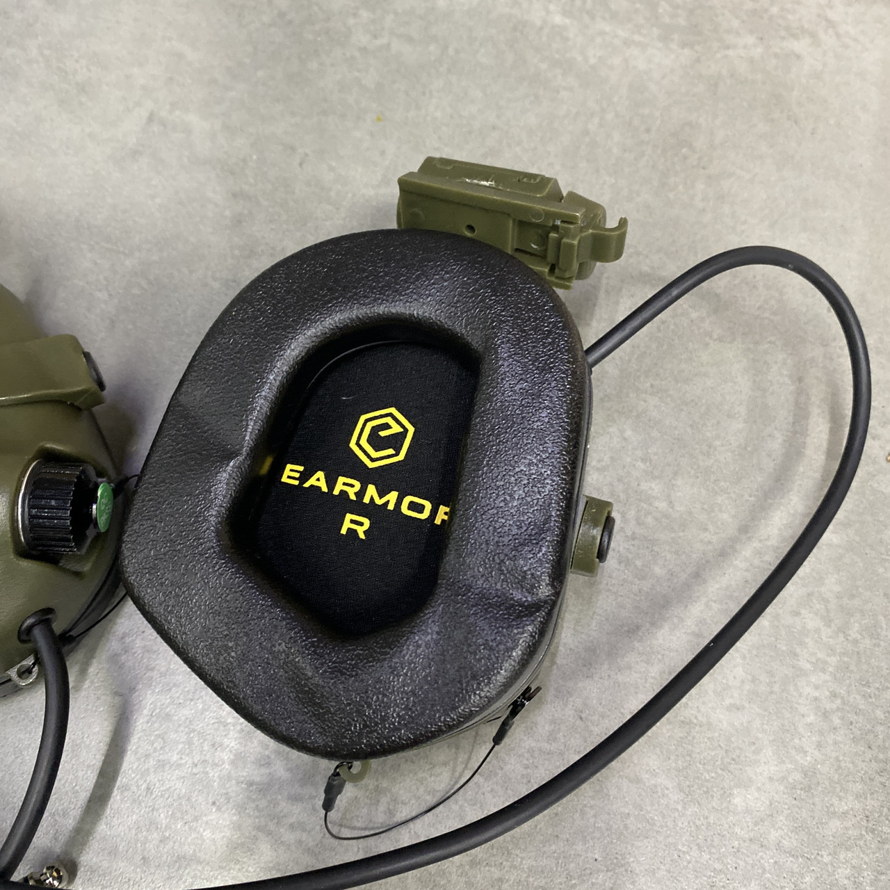 Наушники тактические Earmor M32X Mark3, активные, с креплением на шлем и съёмным микрофоном, цвет Олива фото 5